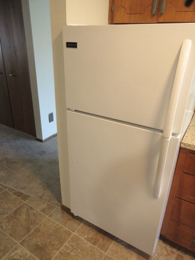 Building Photo - Two Bedroom Apartment w/ Washer and Dryer