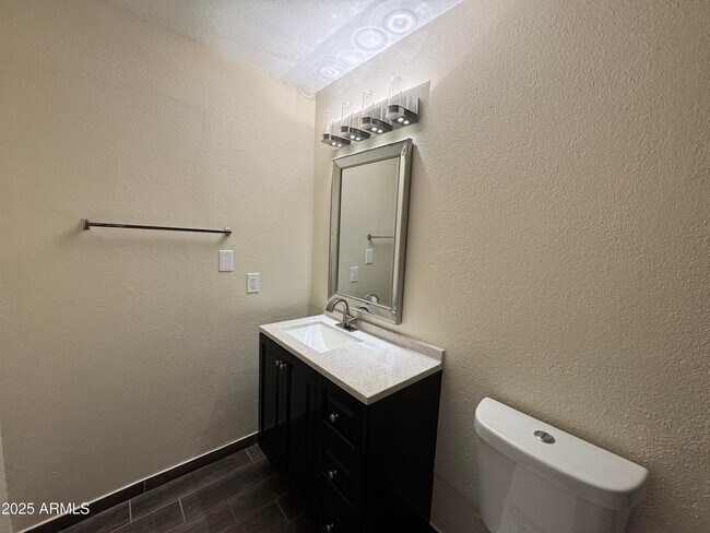 Building Photo - 5502 W Frier Dr