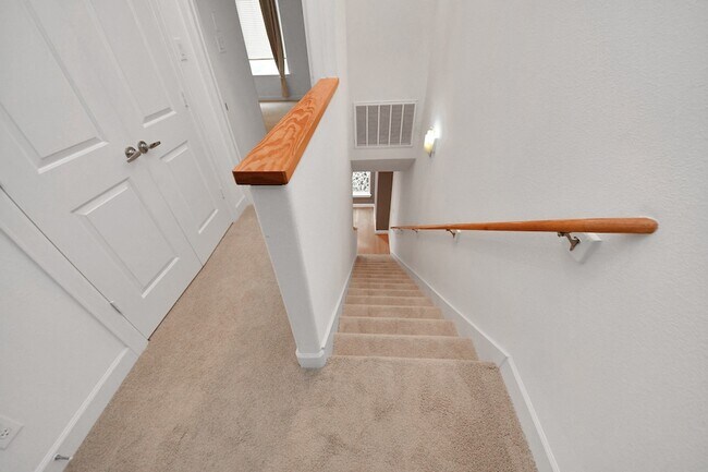 Building Photo - 1403 Delano St