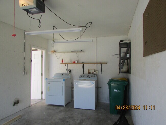 Building Photo - 1128 Mary Joye Ave
