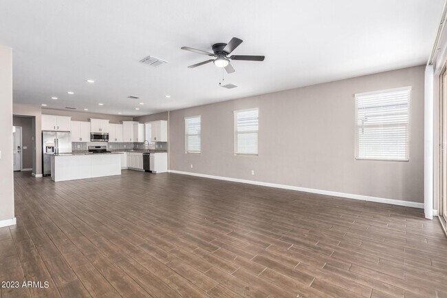 Building Photo - 29426 W Weldon Ave