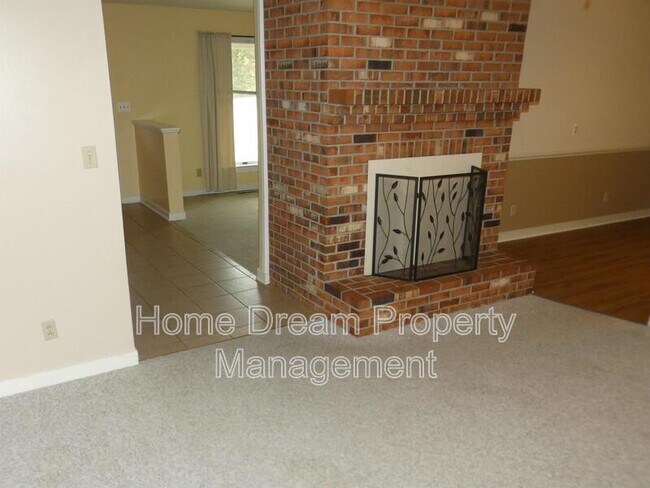 Building Photo - 10451 Edgehill Ln