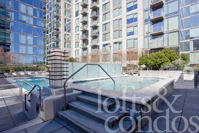Building Photo - Beautiful 1 Bedroom condo at Axis – Exclus...