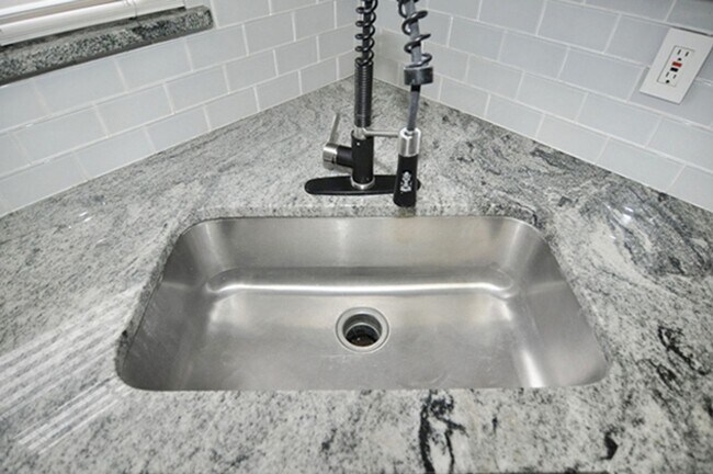 Building Photo - 2902 State St