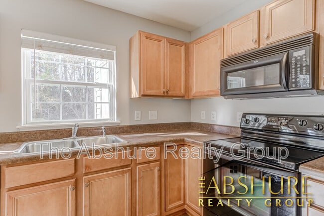 Building Photo - 5223 Malik Dr