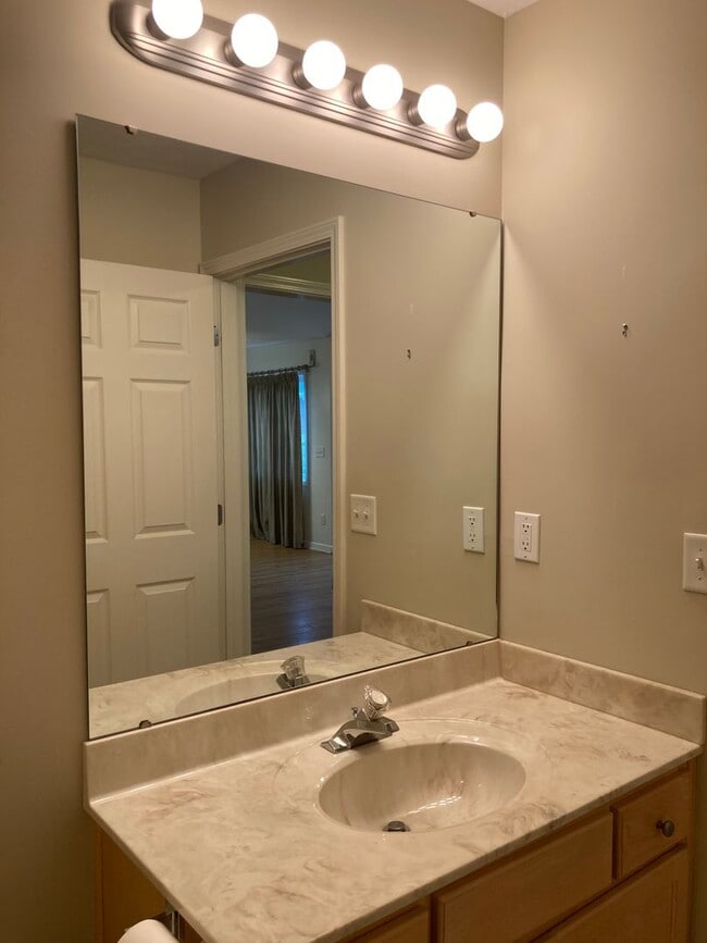 Building Photo - 106 Walnut Trace Cir