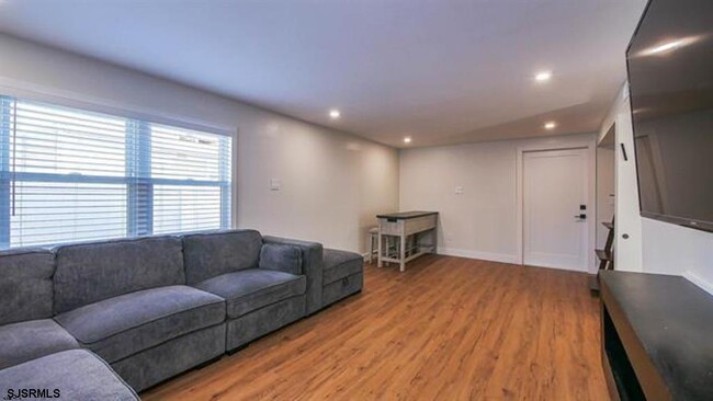 Building Photo - 219 N Clermont Ave