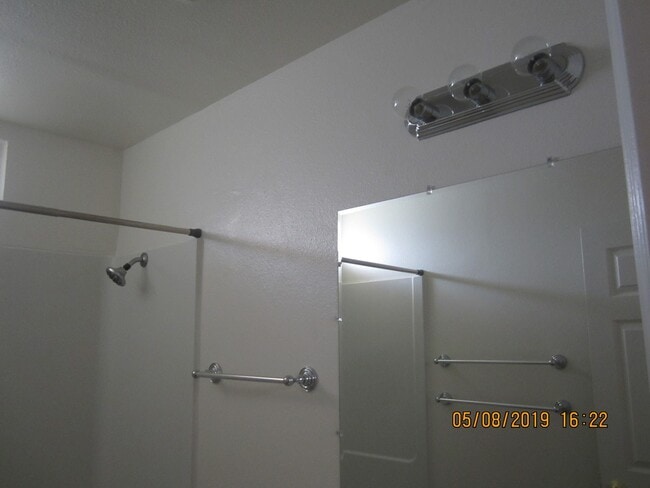 Building Photo - IMMACULATE DUPLEX - GREAT LOCATION