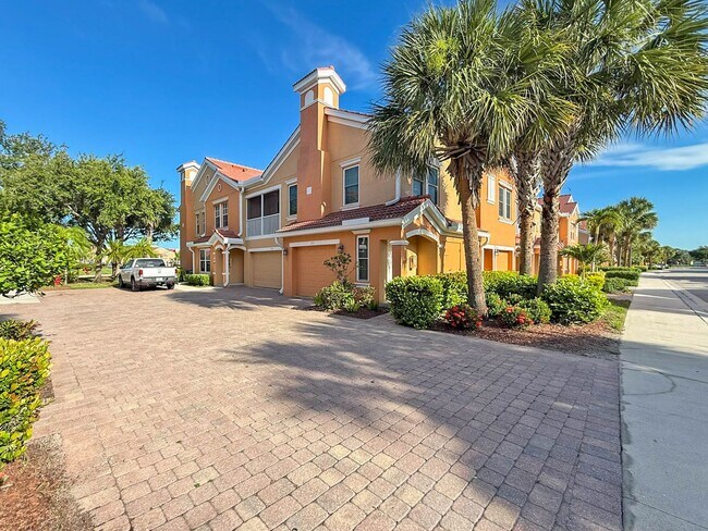Building Photo - WATER, INTERNET AND CABLE INCLDED!!! 3 bed...