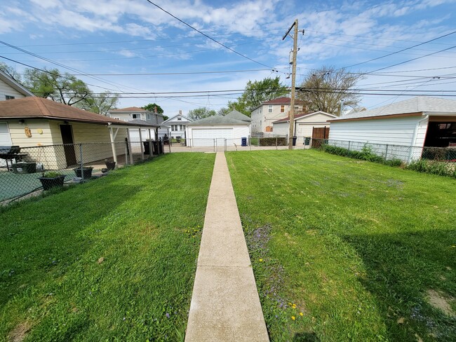 Building Photo - 2310 N 75th Ave