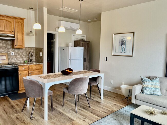 Building Photo - Unfurnished 1 Bedroom with AC and Private ...