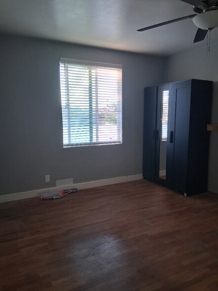 Building Photo - 864 Farr Ave