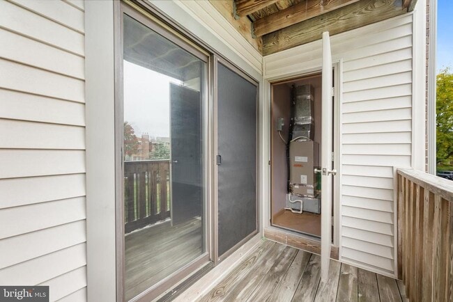 Building Photo - 2415 Ravens Crest Dr
