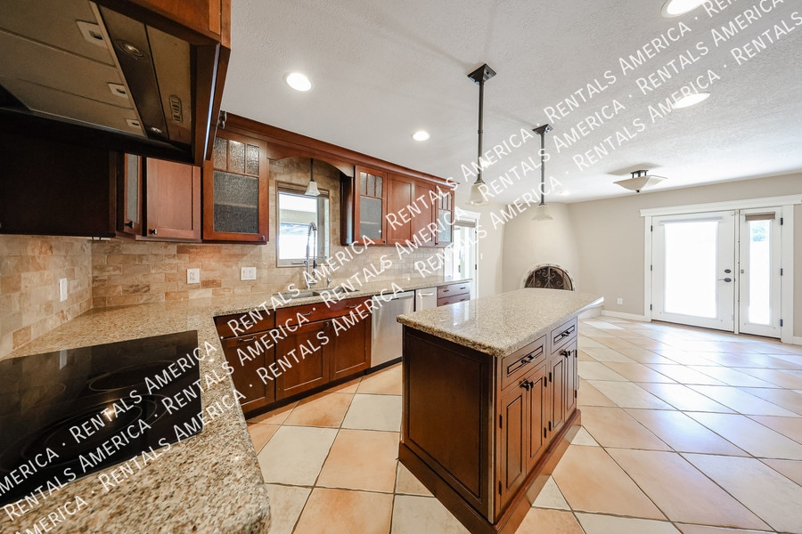 Building Photo - 15811 E Richwood Ave