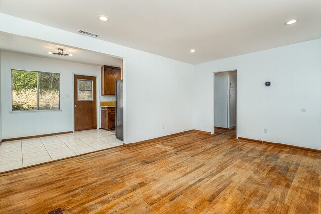 Building Photo - 6352 Clyde Ave