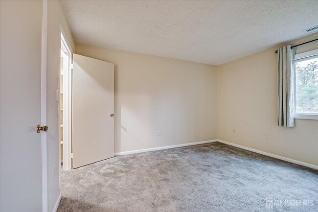 Building Photo - 211 Ravens Crest Dr