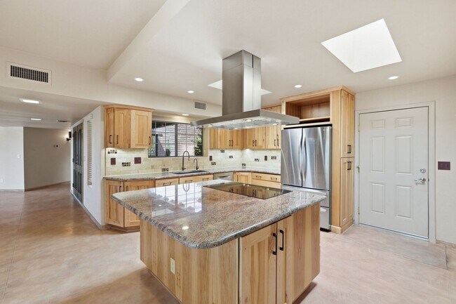 Building Photo - Pending/ Rented - Refined Desert Living in the Catalina Foothills