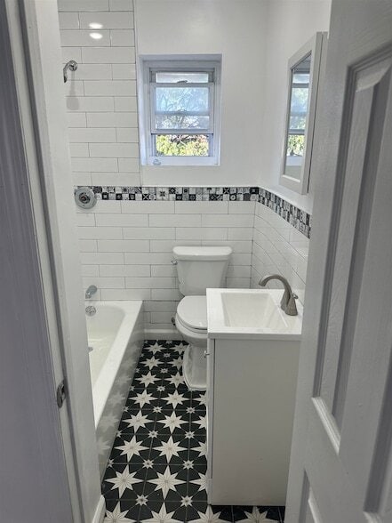 Building Photo - 340 2nd St