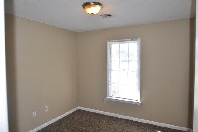 Building Photo - 2737 S Wallace Dr