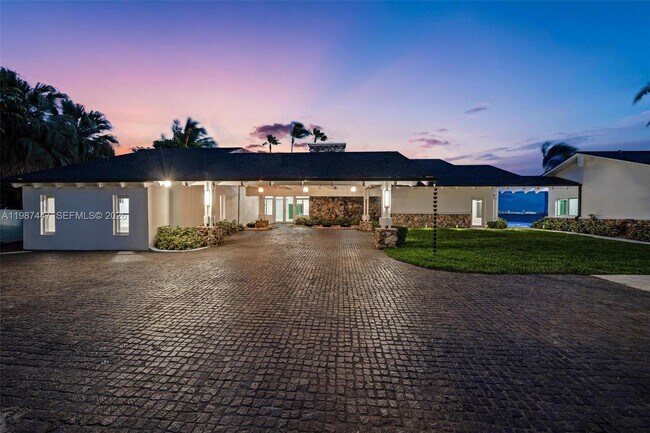 Building Photo - 1365 Bay Terrace
