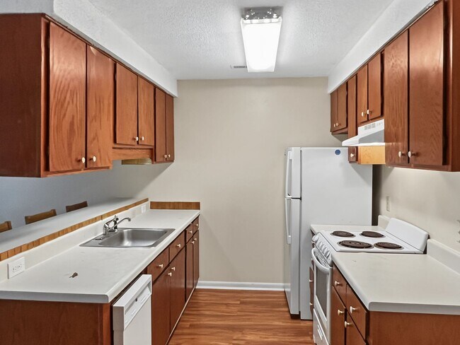 Building Photo - 3007 Huntleigh Dr