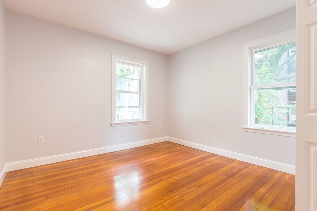 Building Photo - 20 Hunnewell Ave