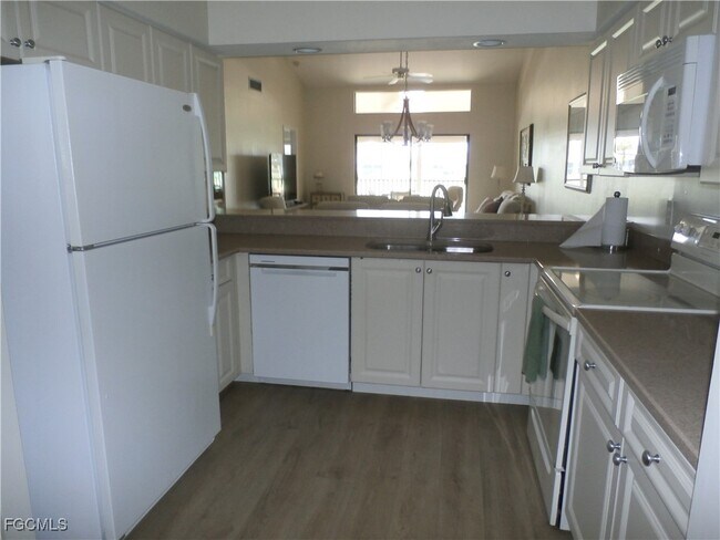 Building Photo - 16301 Kelly Woods Dr