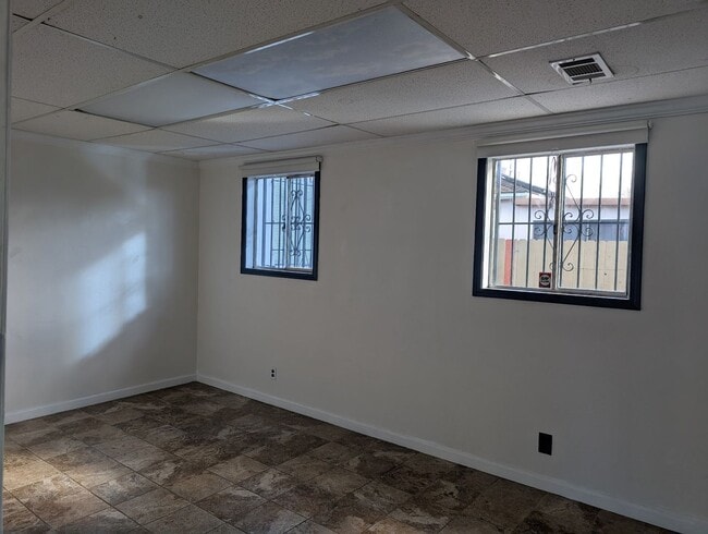 Building Photo - 966 W Winton Ave