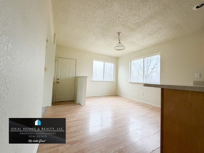 Building Photo - 2104 Flamingo Dr