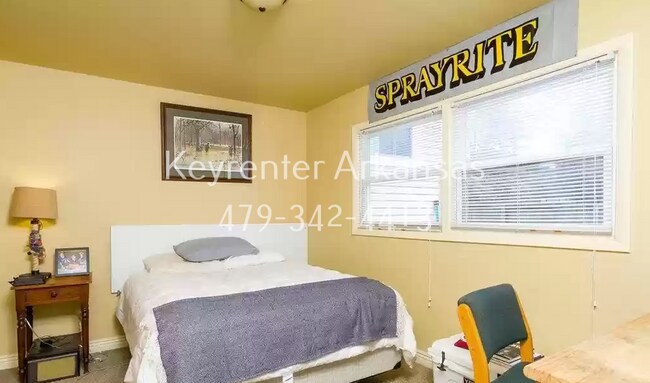 Building Photo - Beautiful Home Near the University!