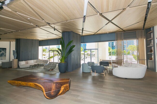 Building Photo - KOULA 2b2b1pkg Ready to Move In!