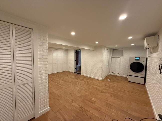 Building Photo - 204 Datura Dr