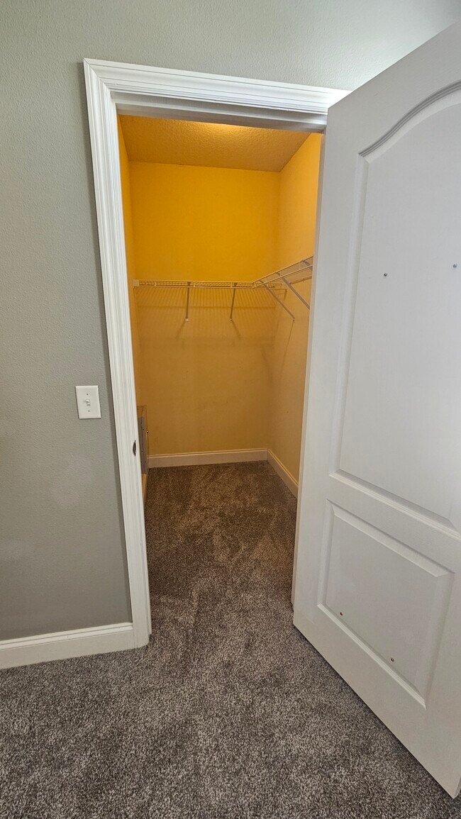 Master Walk In Closet - 2410 W North a St