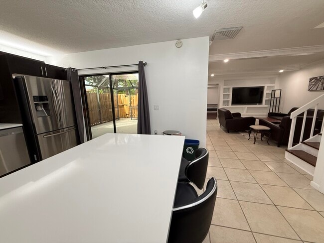 Building Photo - 2410 24th Ln