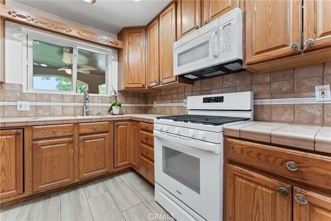 Building Photo - 433 E Mason St