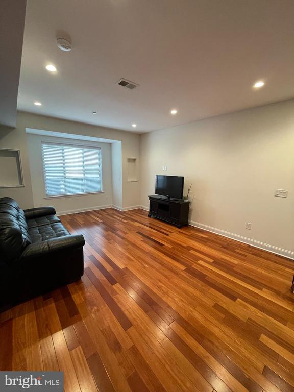 Building Photo - 2304 Alter St