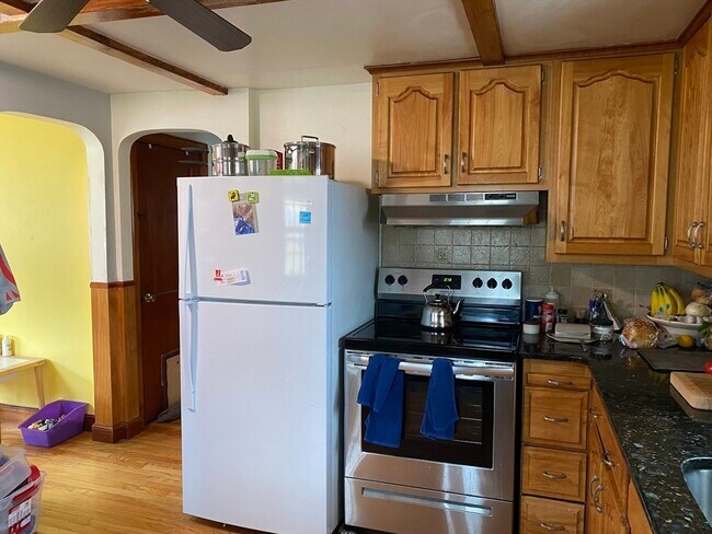 Building Photo - 11 Woodbury St