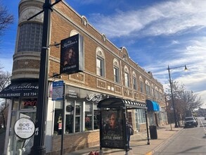 Building Photo - Spacious updated 6 Corners Apartments!