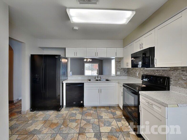 Building Photo - 533 Scarlet Maple Ct