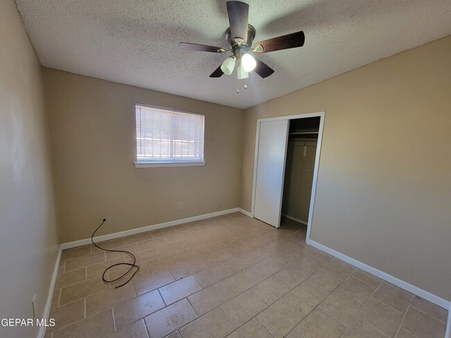 Building Photo - 10416 Lambda Dr