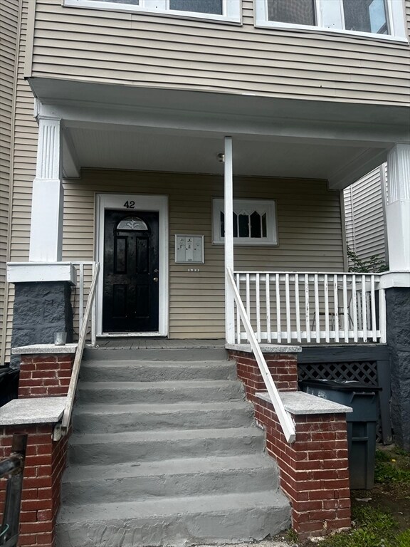 Primary Photo - 42 Floyd St