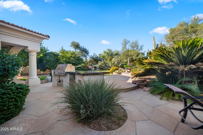 Building Photo - 8350 E Via Del Sol Dr