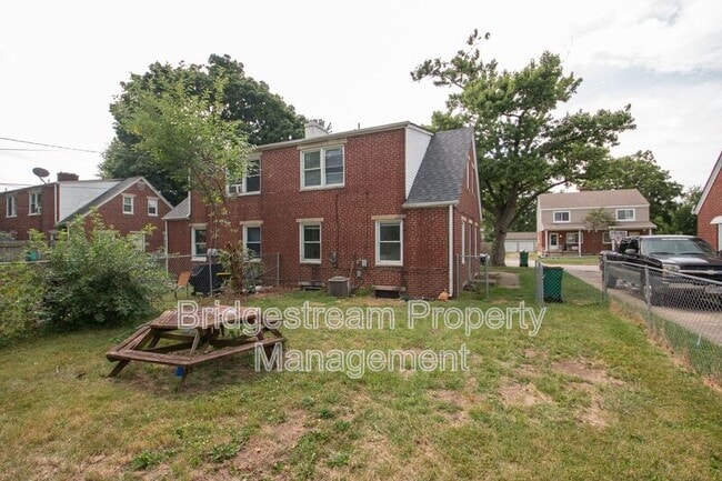 Building Photo - 708 Winston Dr