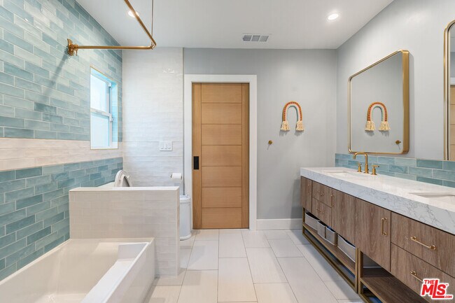 Building Photo - 4731 Deseret Dr