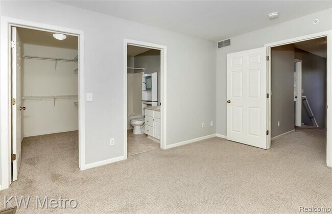Building Photo - 788 Eagle Dr