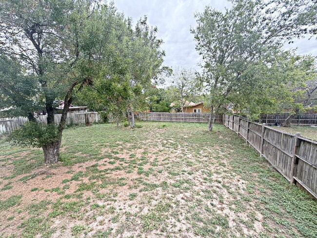 Building Photo - 2718 Bernuda, San Antonio, TX 78222