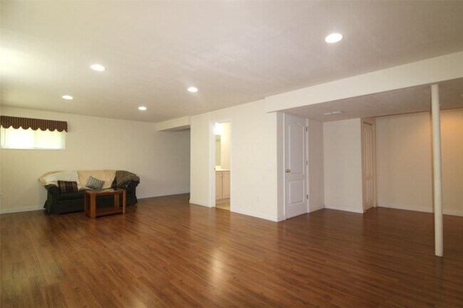 Building Photo - 320 Remington Way Dr