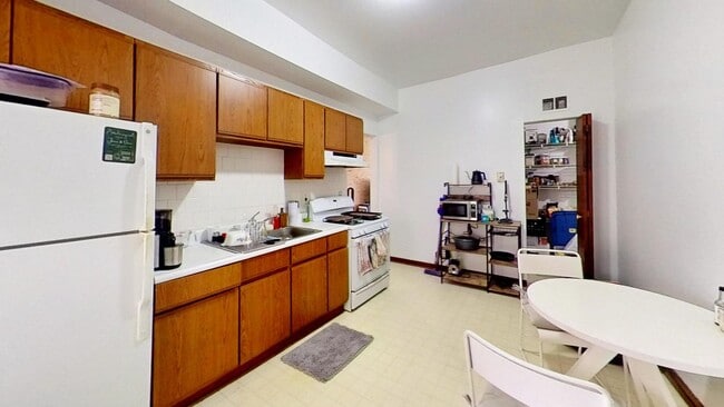 Building Photo - 1409 W Cornelia Ave