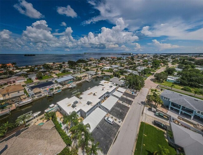 Building Photo - 2186 Edythe Dr
