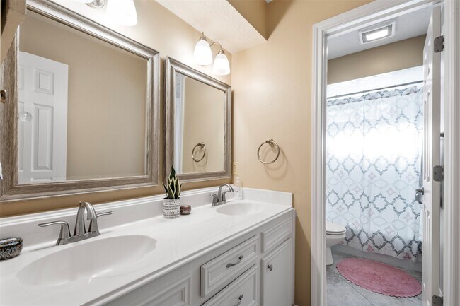 Building Photo - 1018 Trowbridge Dr